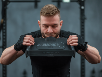 Comment utiliser la respiration box breathing pendant vos séances de hiit pour améliorer la récupération et réduire l'essoufflement