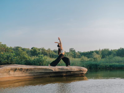 Comment créer une routine anti-stress de 10 minutes combinant yoga, respiration et mini-éntraînement pour les journées chargées