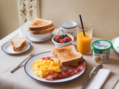 Quel petit-déjeuner précis prendre les jours d'entraînement intensif pour optimiser performance et récupération